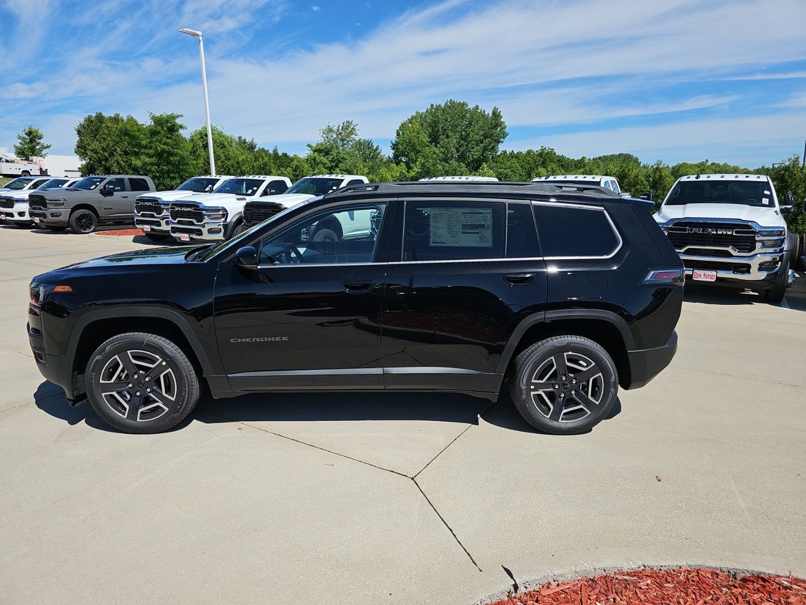 New 2026 Diamond Black Crystal Pearlcoat Jeep Limited image 2