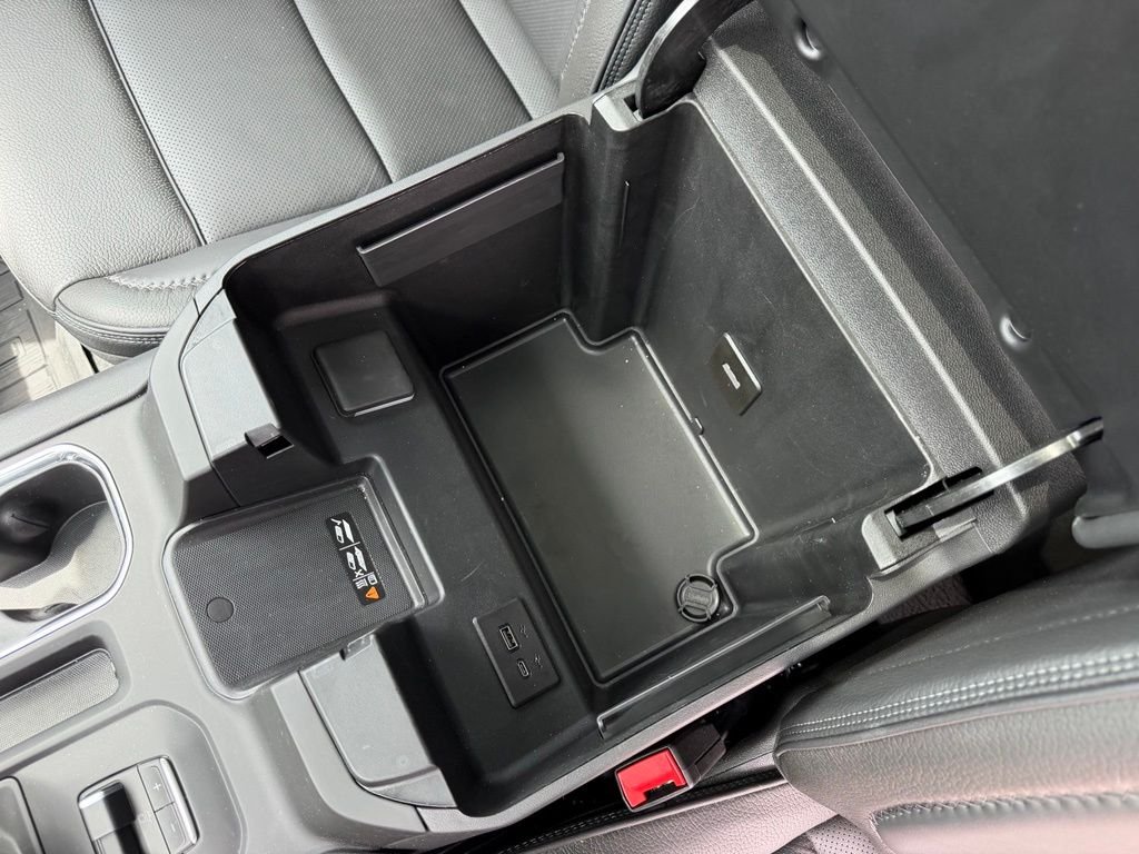 Used 2025 Silver GMC Denali image 29