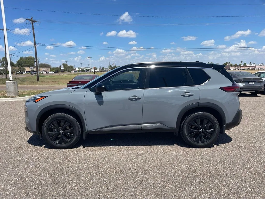 Used 2023 Gray Nissan SV image 4