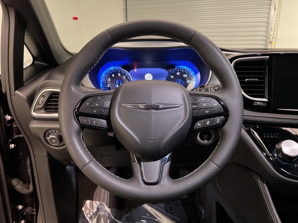 2025 Chrysler Pacifica Limited - Photo 14