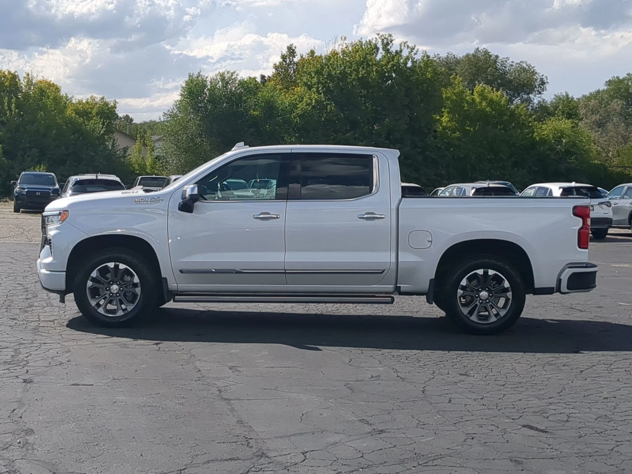 Used 2023 Iridescent Pearl Tricoat Chevrolet High Country image 6