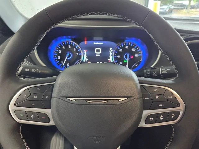 New 2027 Diamond Black Crystal Pearl-Coat Exterior Paint Chrysler Select image 26