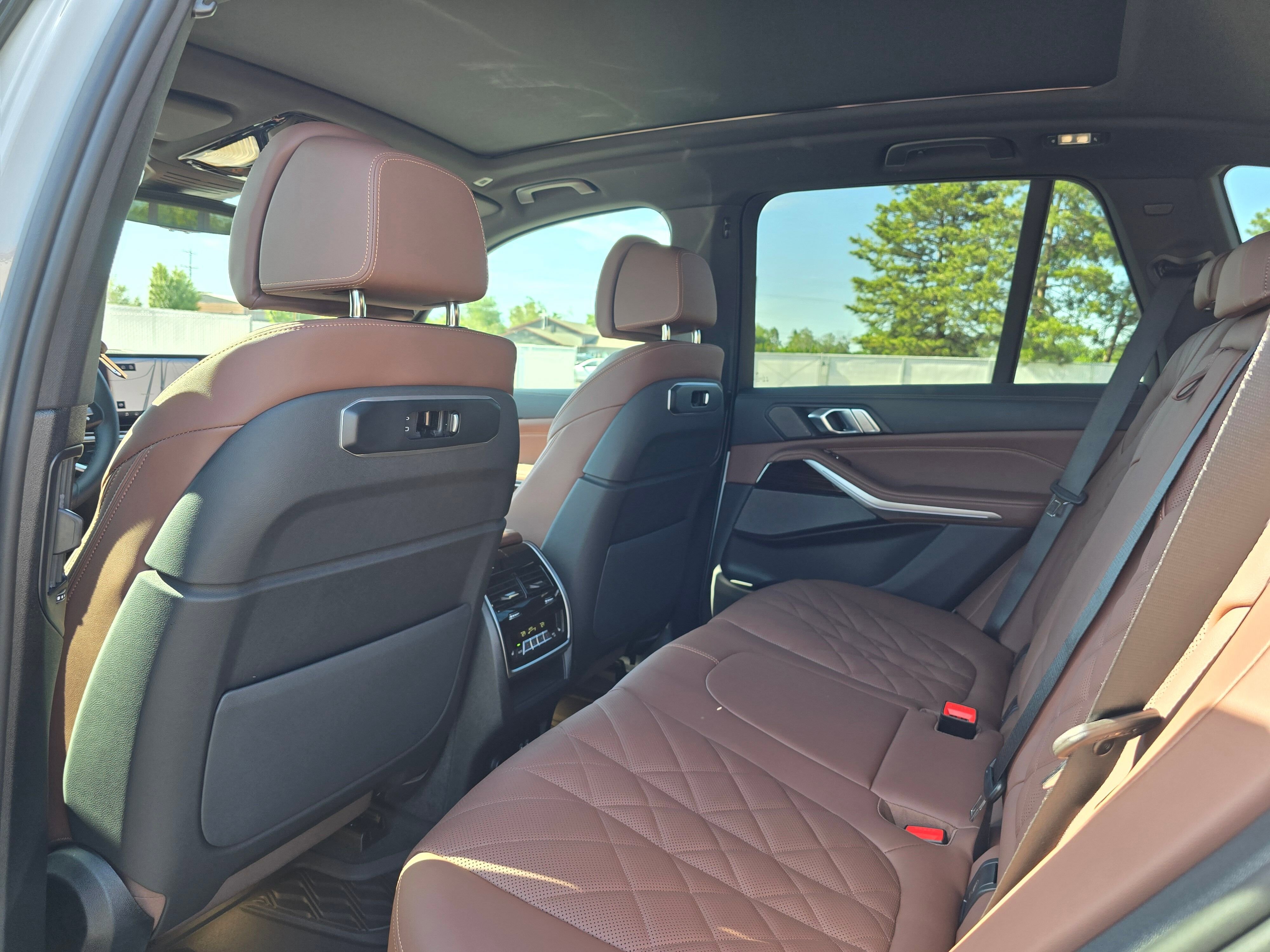 New 2026 Mineral White Metallic BMW xDrive50e image 41