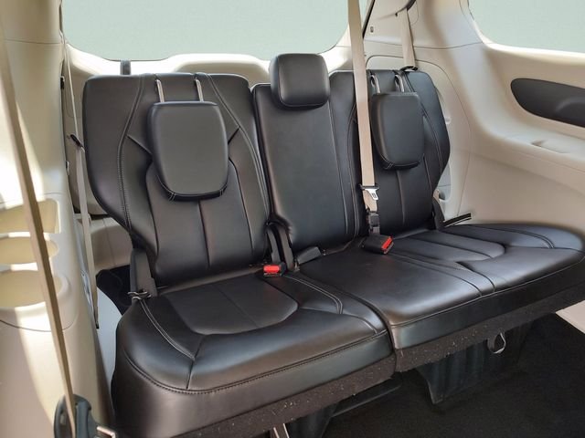 Used 2024 Silver Chrysler Touring L image 14