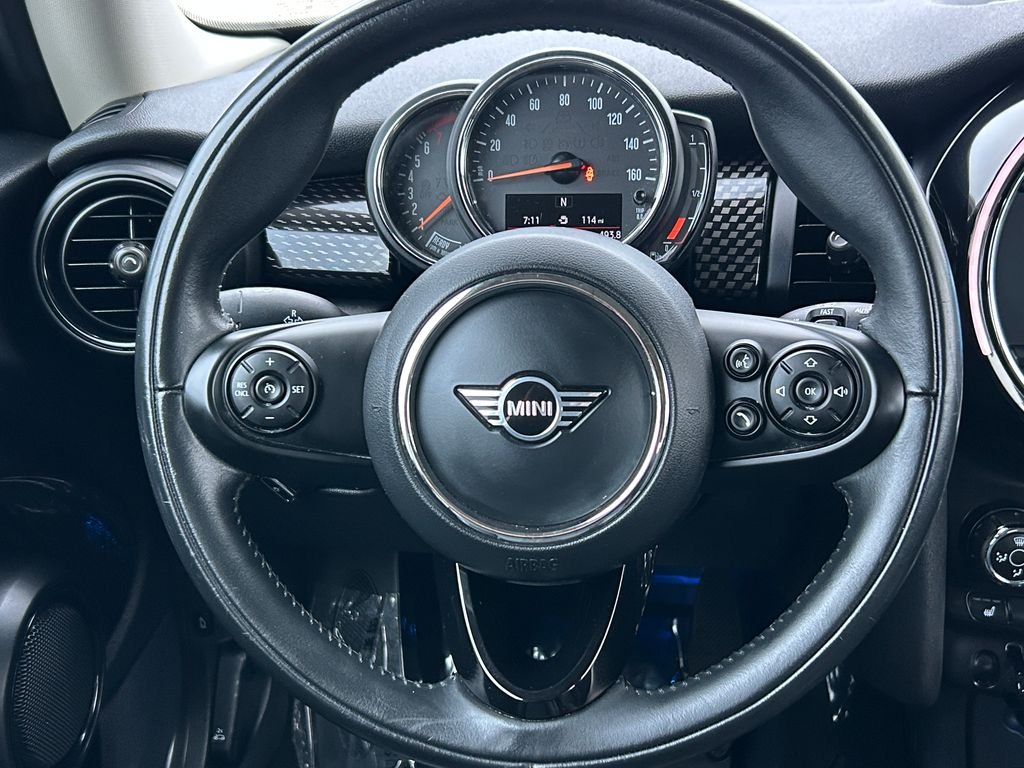 Used 2019 Pepper White MINI Classic image 17