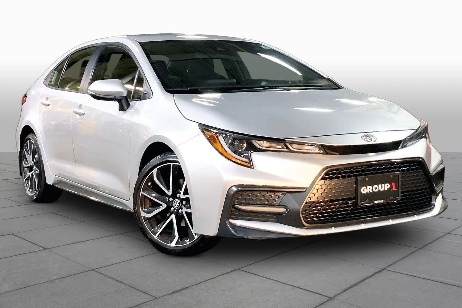 Used 2022 Classic Silver Metallic Toyota SE image 3