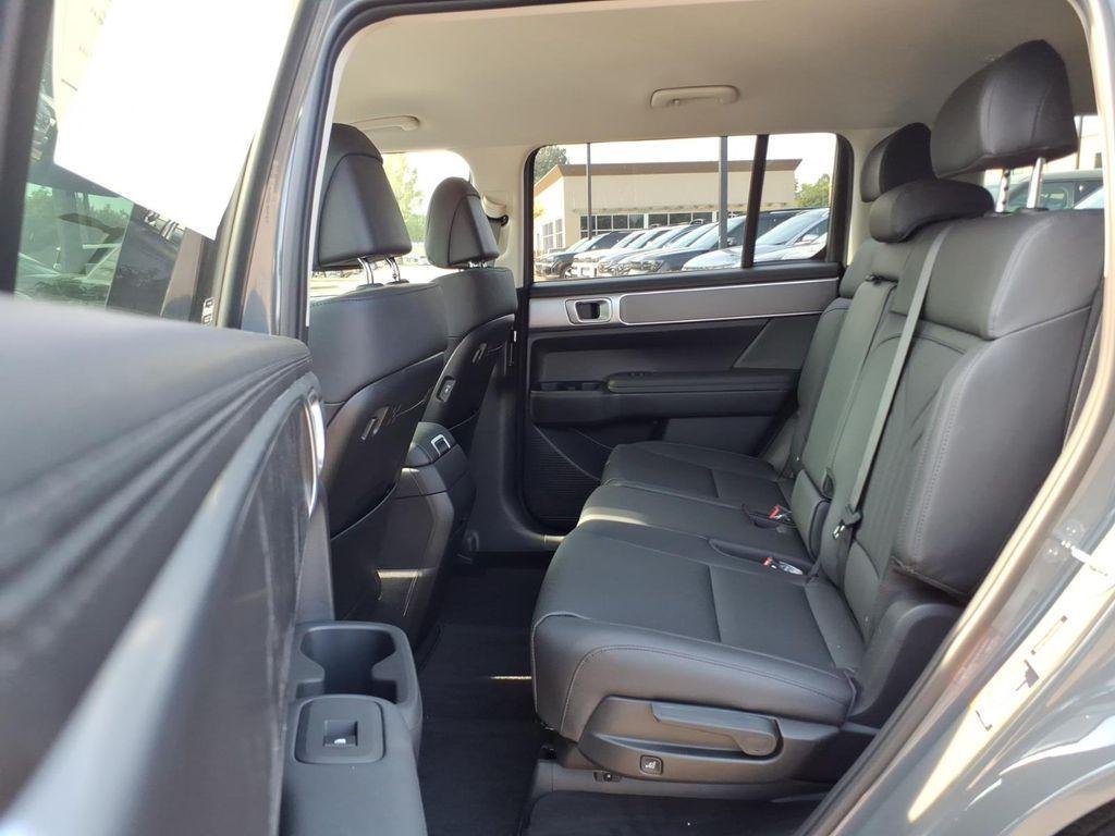 New 2027 Gray Hyundai SEL FWD image 9