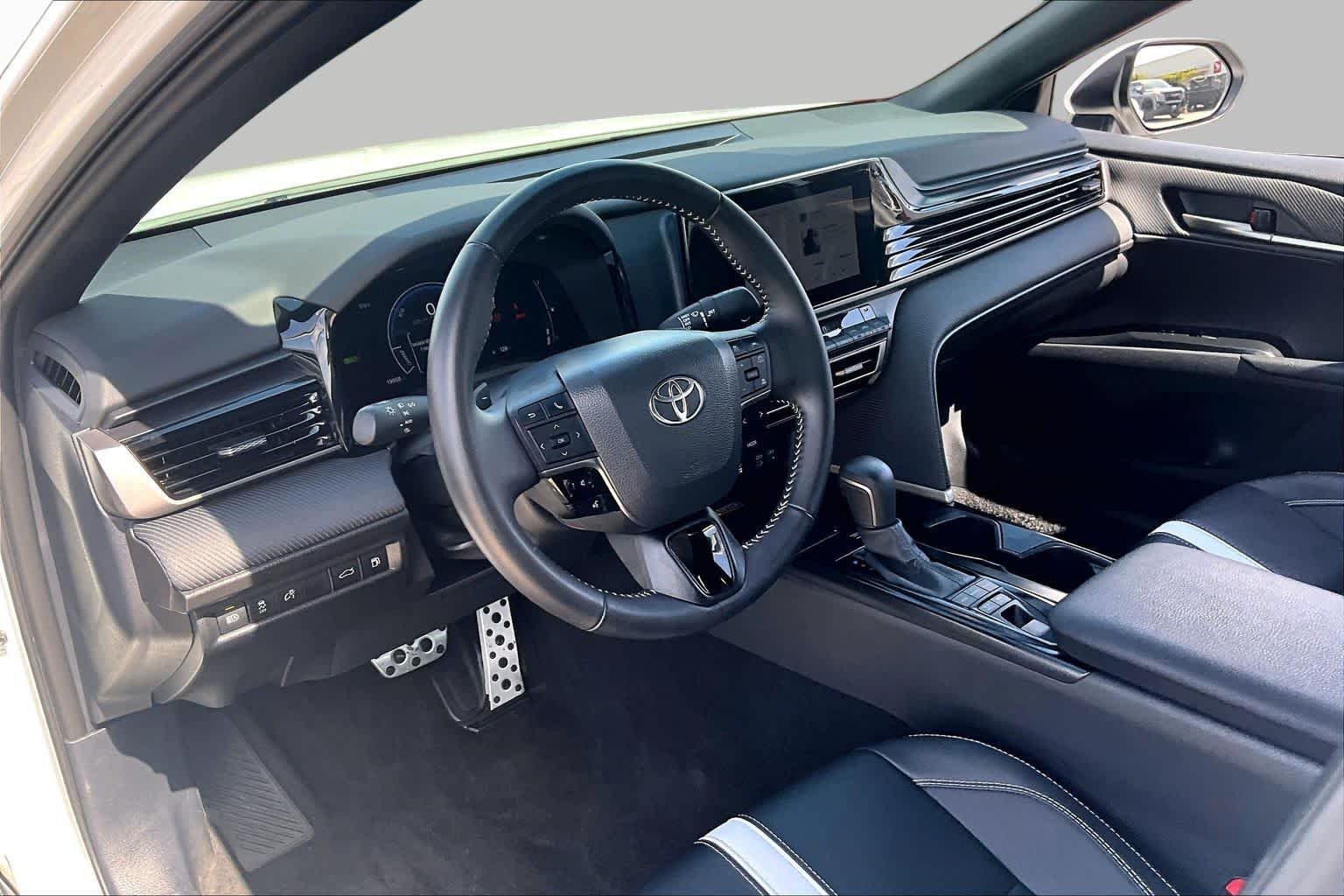 Used 2026 Ice Cap Toyota SE image 18