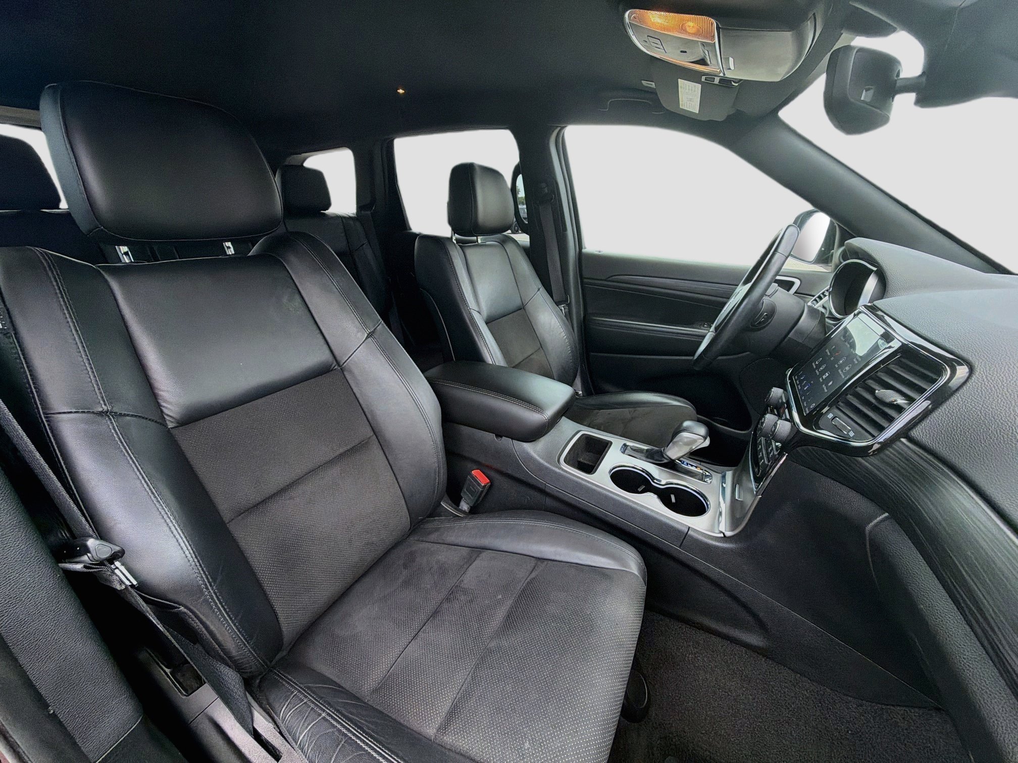 Used 2022 Velvet Red Pearlcoat Jeep Laredo X image 15