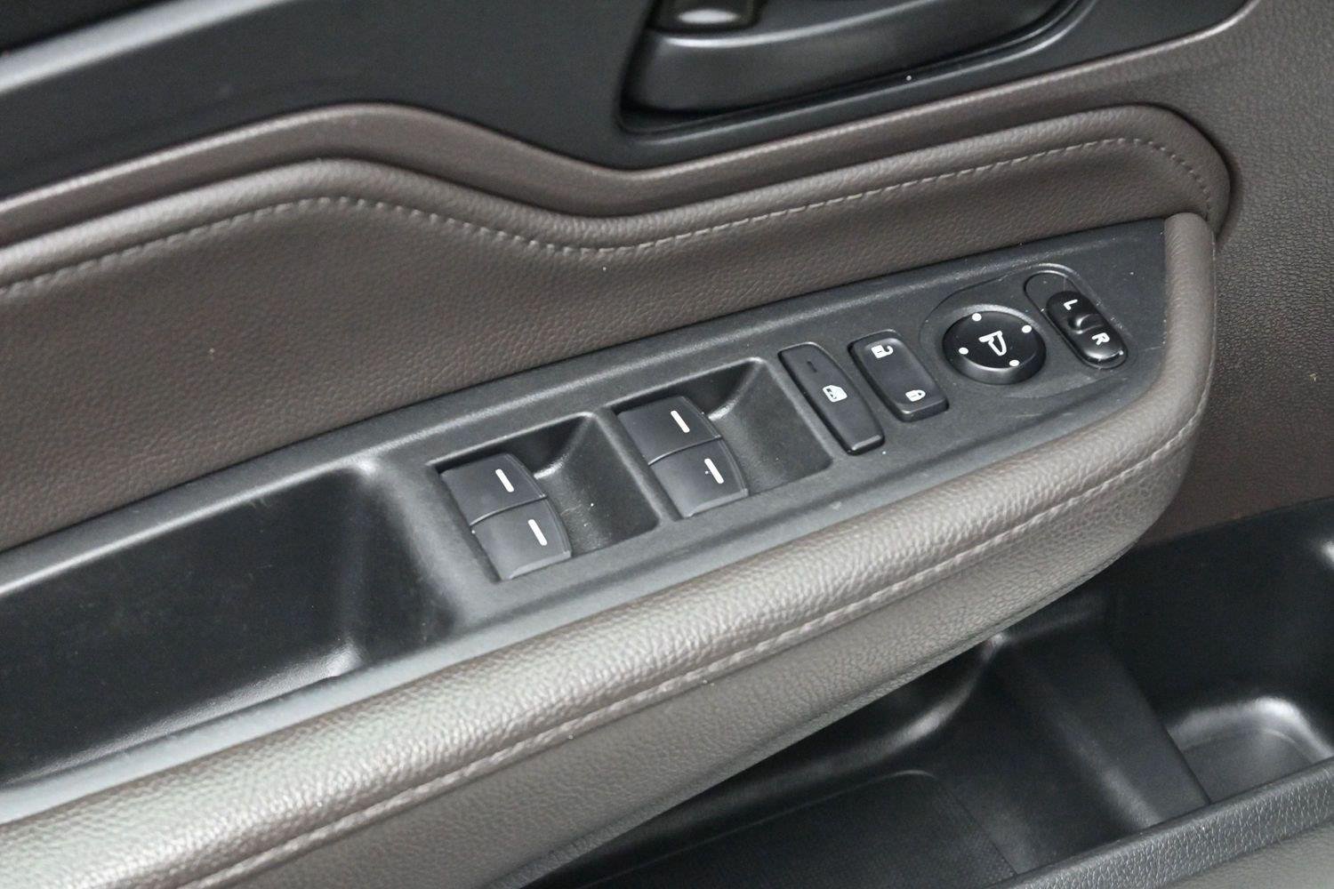 Used 2019 White Diamond Pearl Honda Touring image 12
