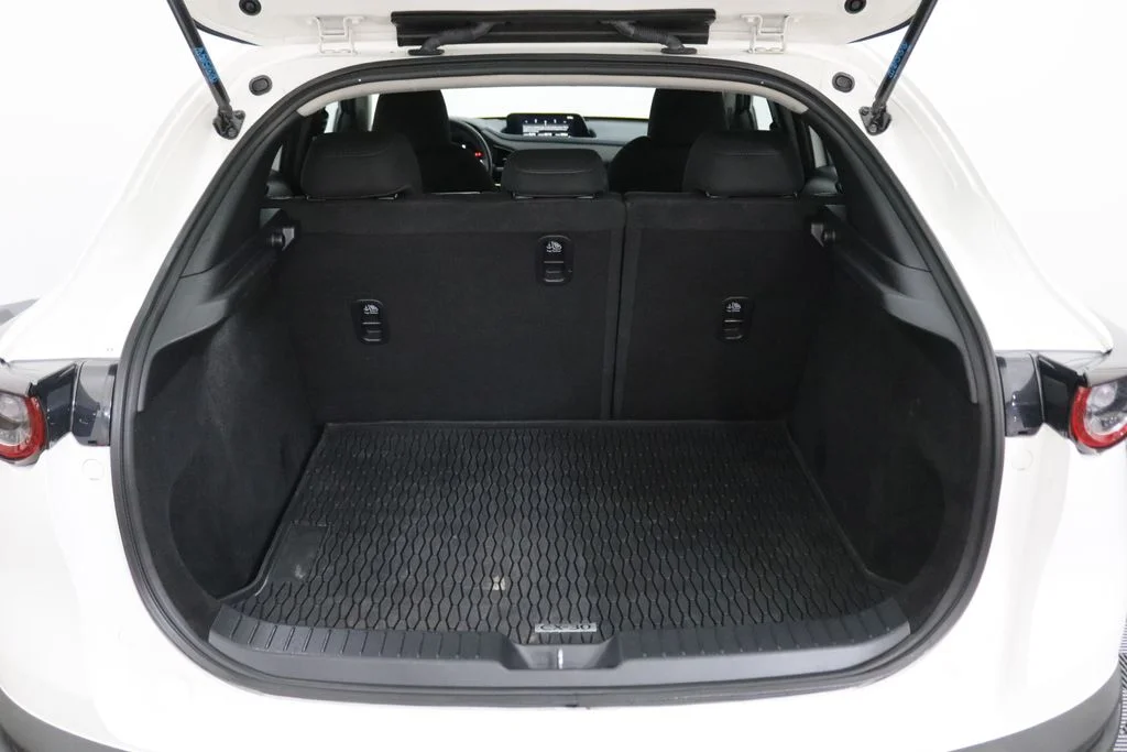 Used 2021 White Mazda 2.5 S image 27