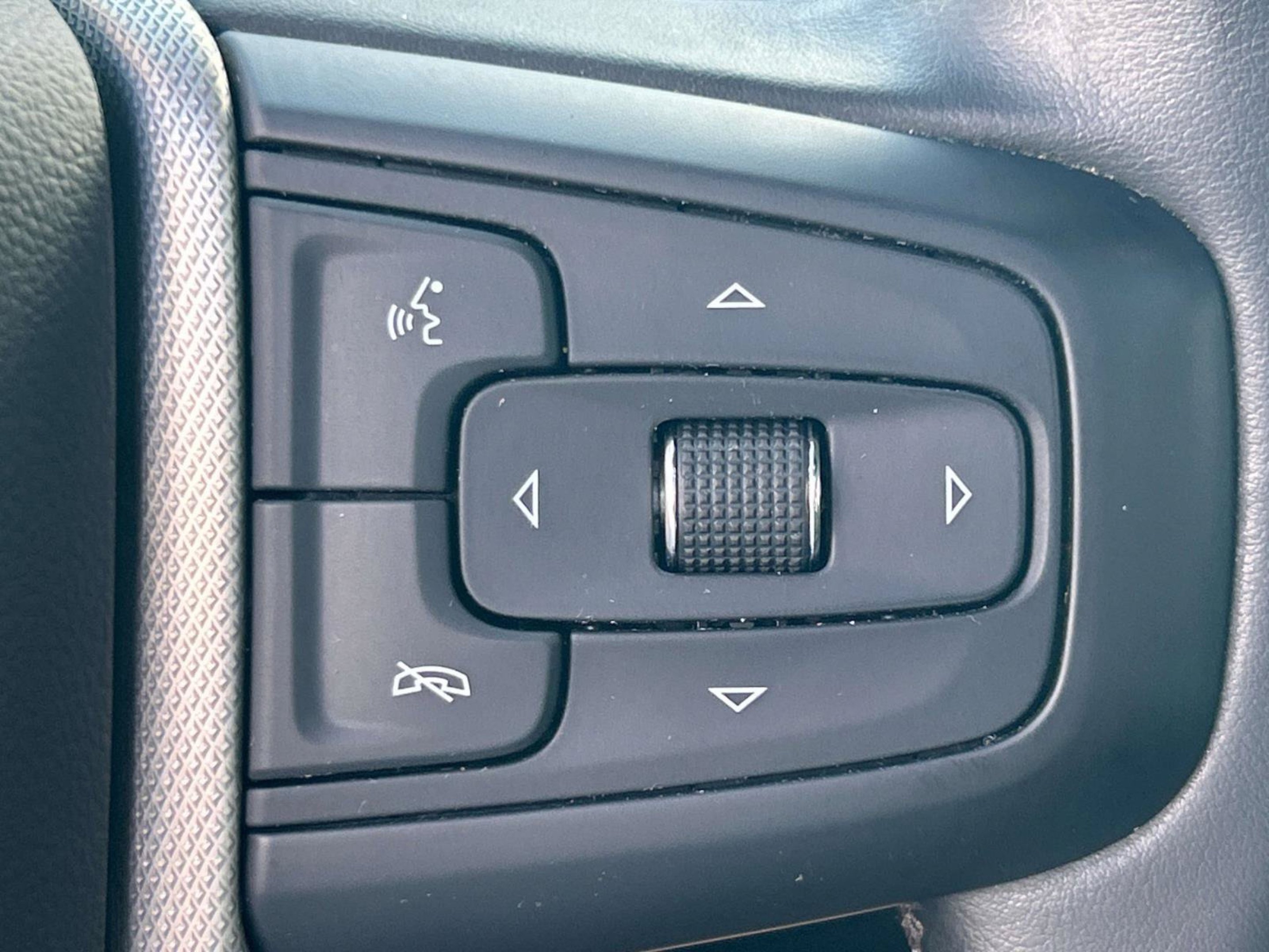 Used 2023 Onyx Black GMC Denali image 31