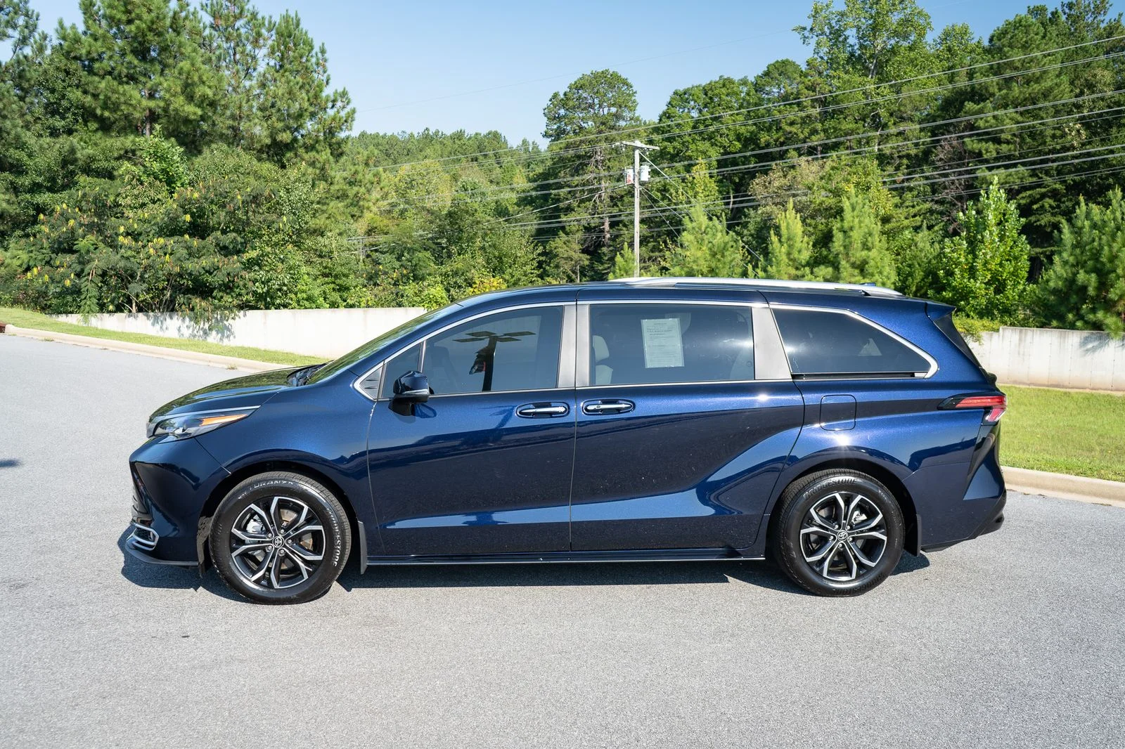 Used 2025  Toyota Platinum image 5