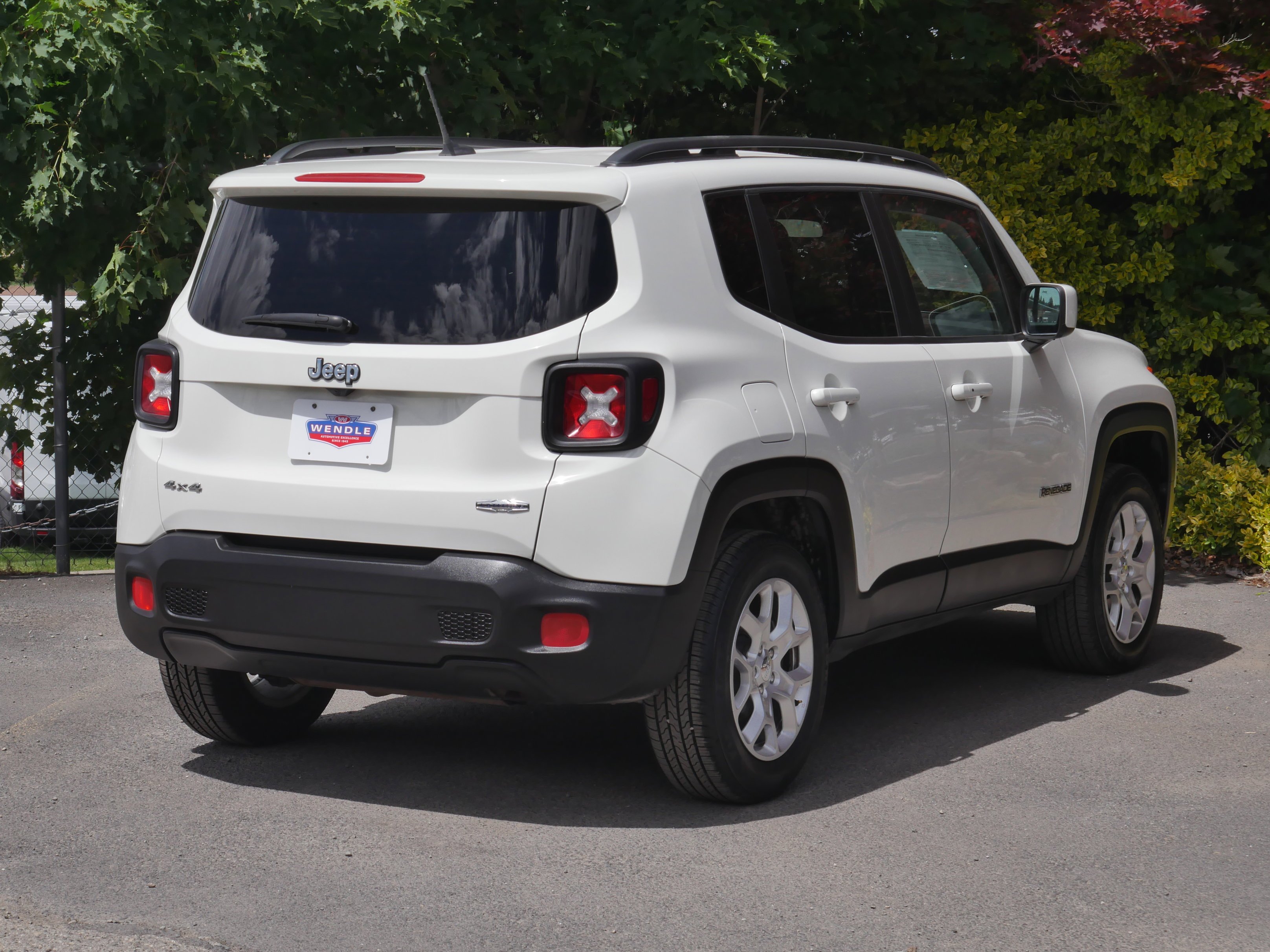 Used 2017 Alpine White Jeep Latitude image 24