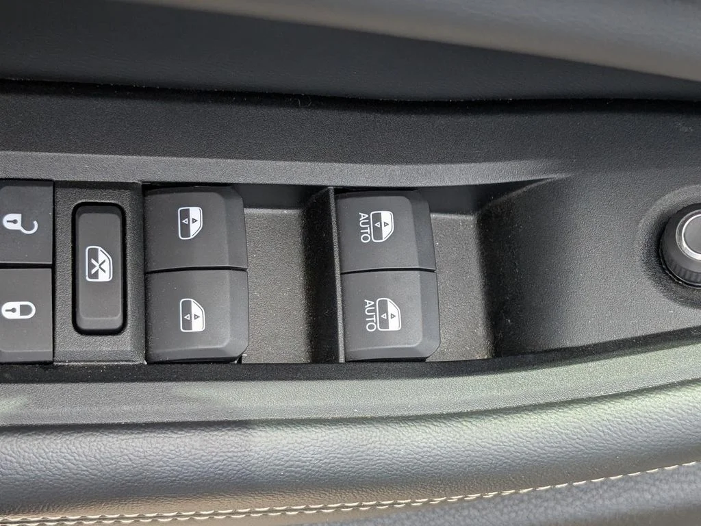Used 2025 Black Jeep Altitude X image 15