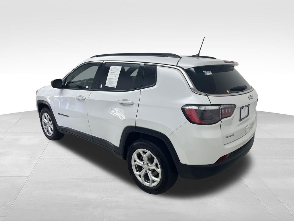 Used 2024 White Jeep Latitude image 3