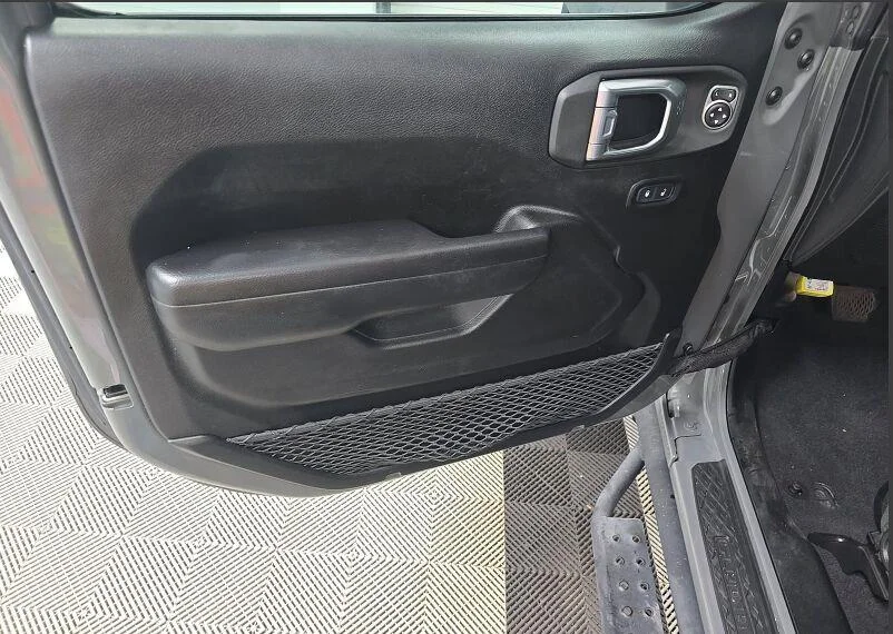 Used 2021 Sting-Gray Clearcoat Jeep Mojave image 16