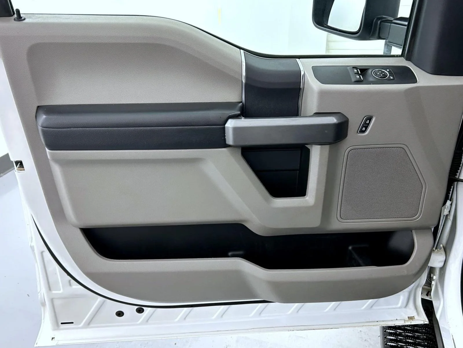 Used 2022 White Ford XLT image 10