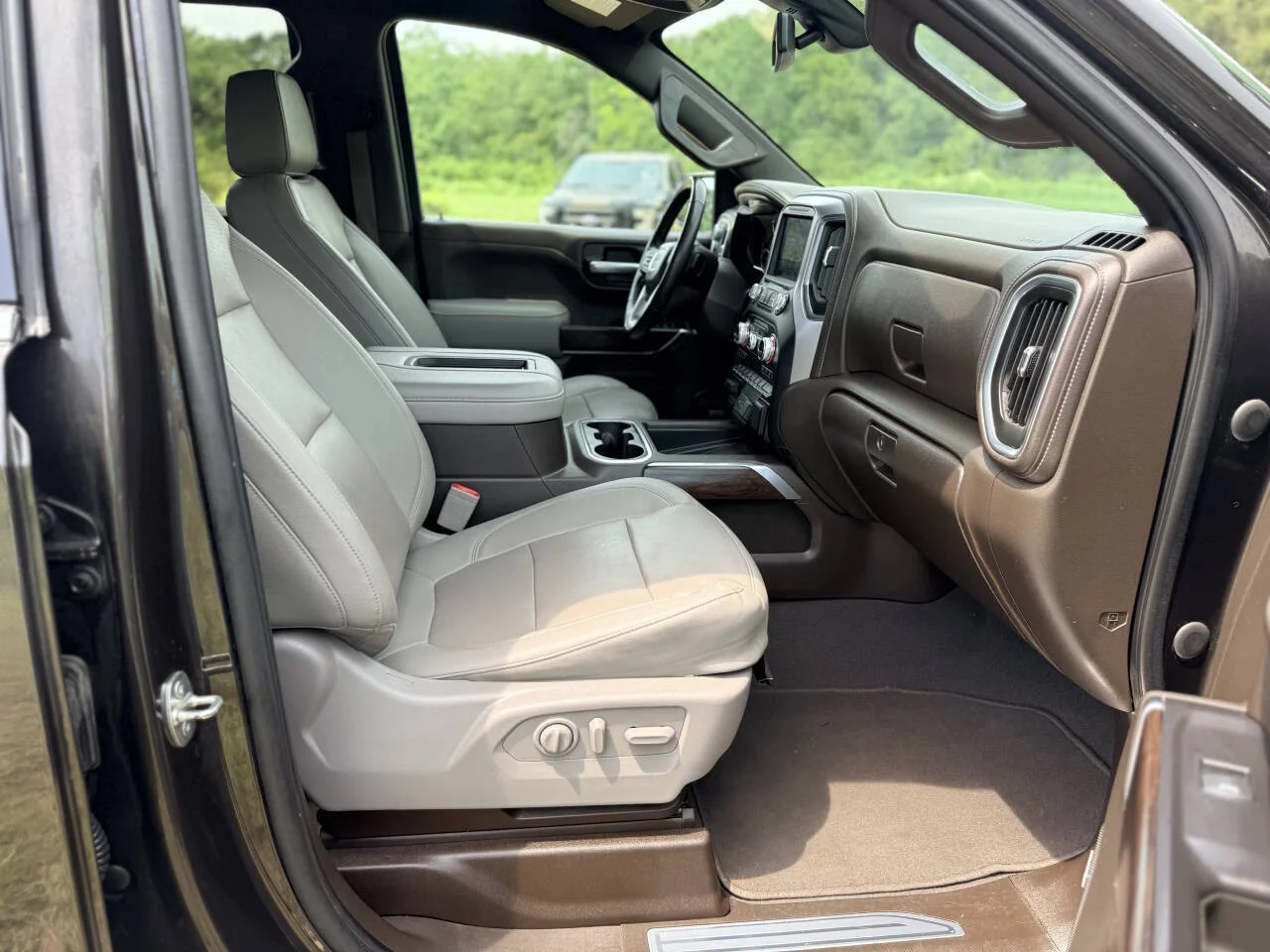Used 2021 Pewter GMC SLT 4x2 4dr Crew Cab 5.8 ft. SB image 15