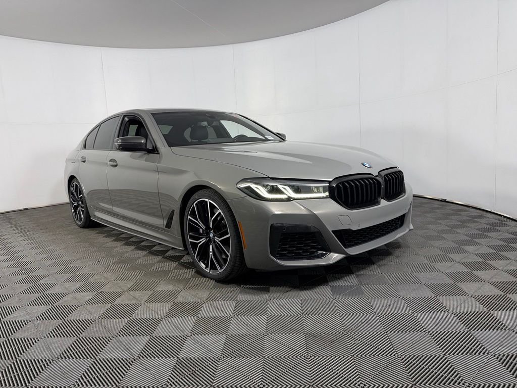 Used 2021 Gray BMW 540i image 3