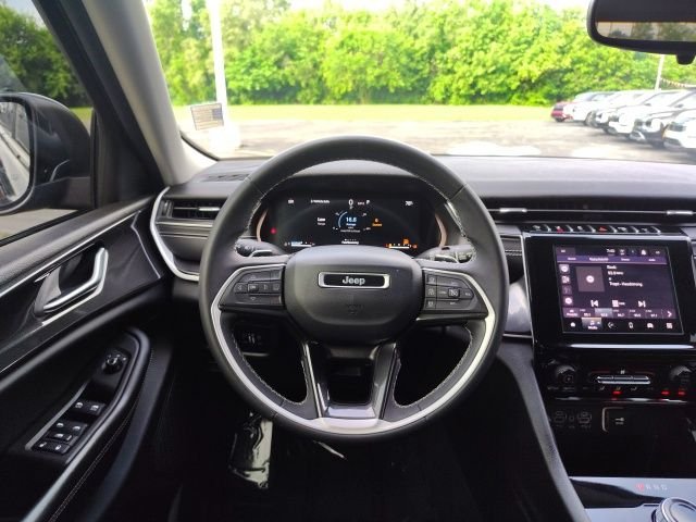 Used 2023 Black Jeep Laredo image 12