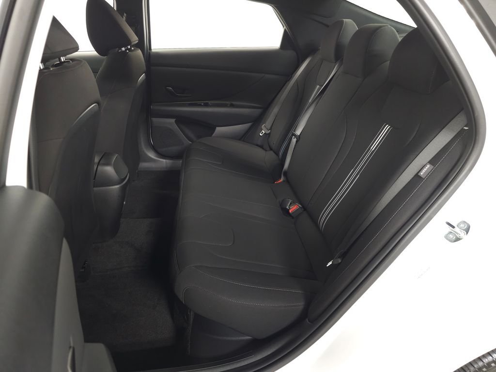 2025 Hyundai Elantra Blue - Photo 31