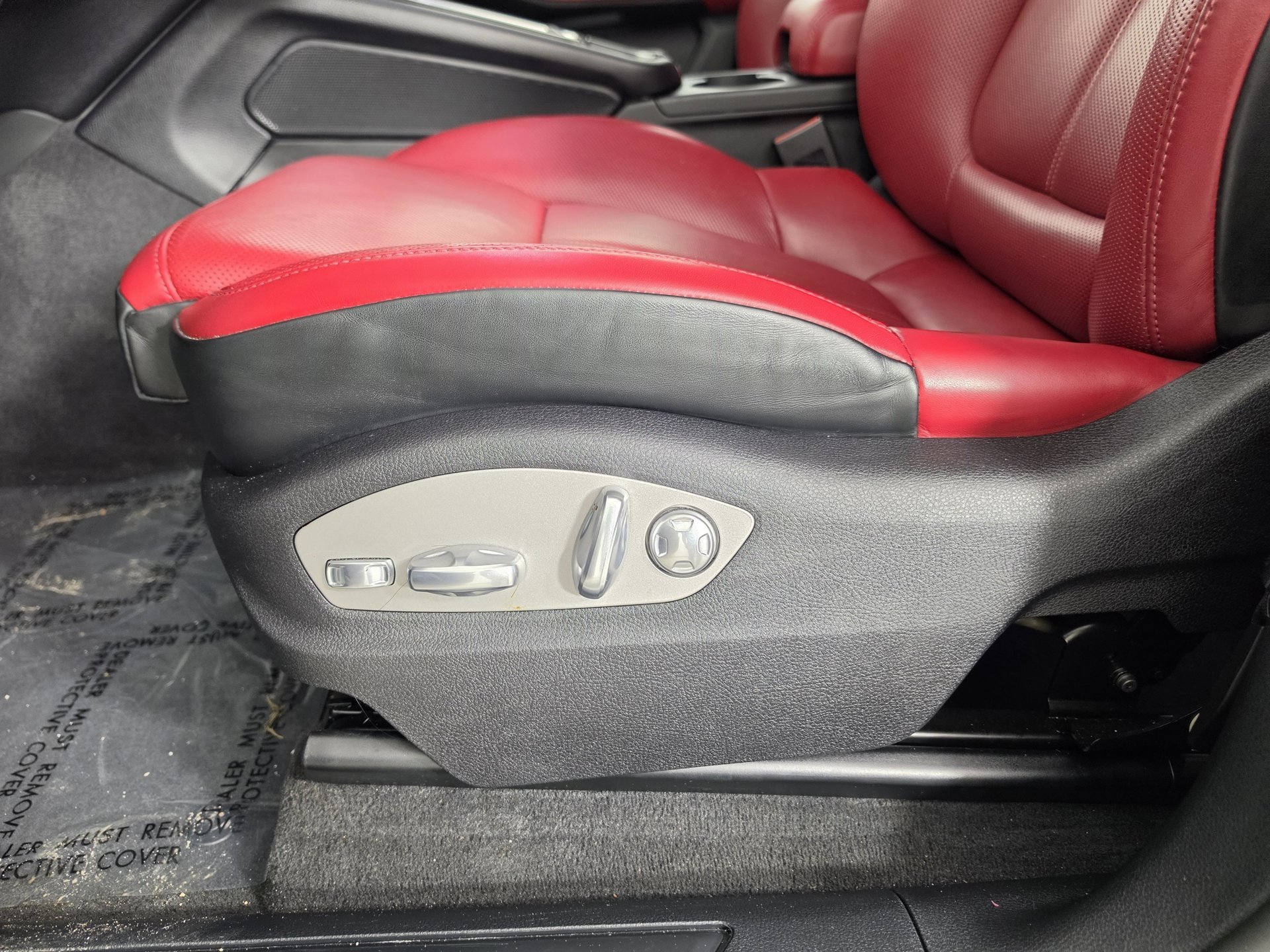 2025 Porsche Macan T - Photo 4