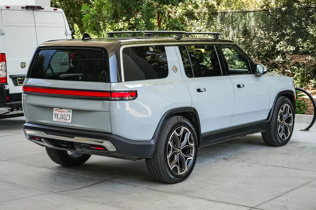 Used 2024  Rivian Adventure Dual Motor Perf Max Pack image 6