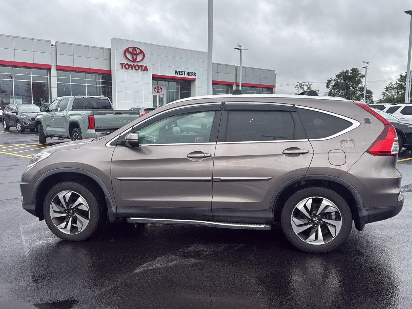 Used 2015  Honda Touring image 6