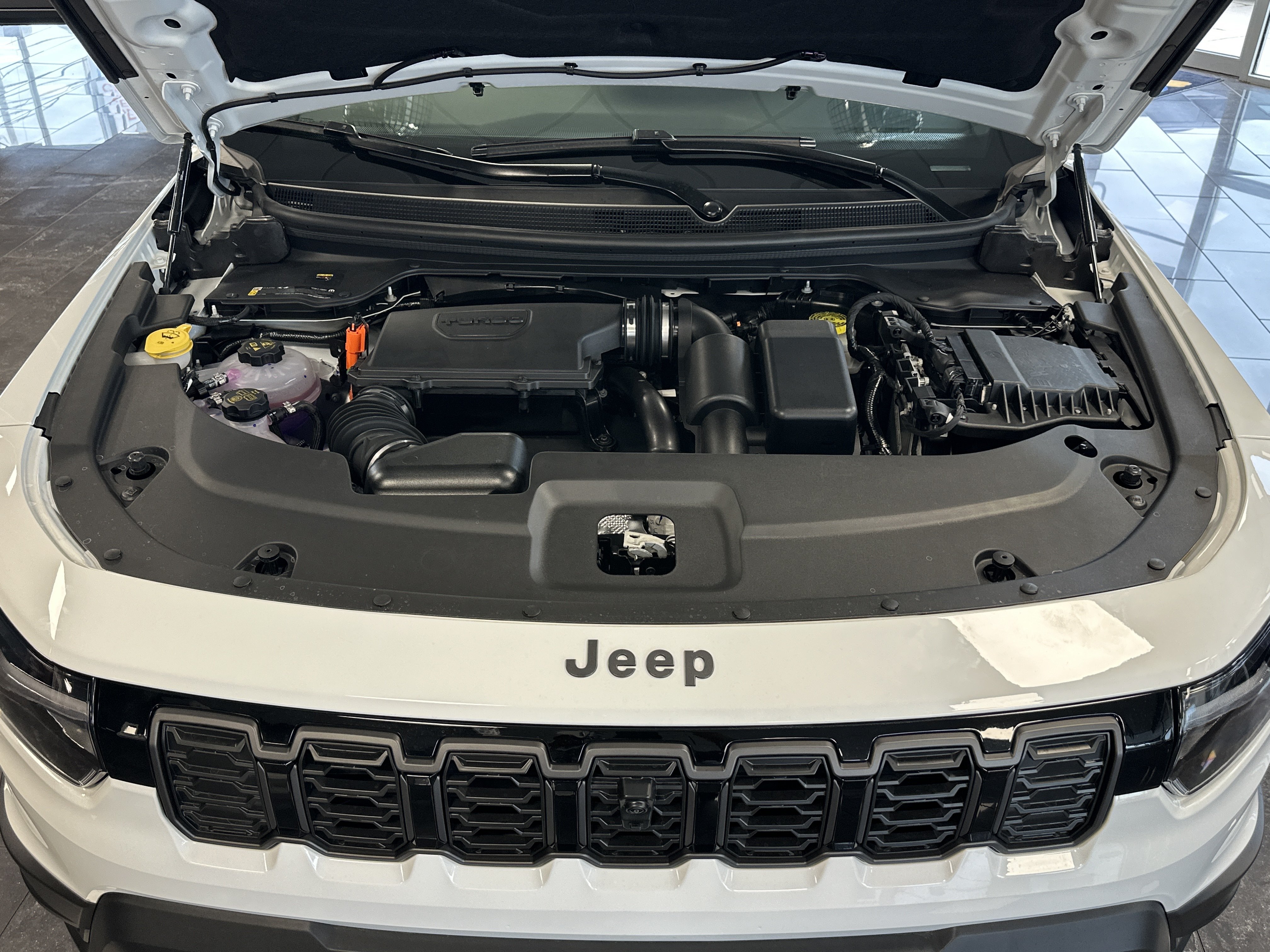 New 2026 Bright White Clear-Coat Exterior Paint Jeep Overland image 8