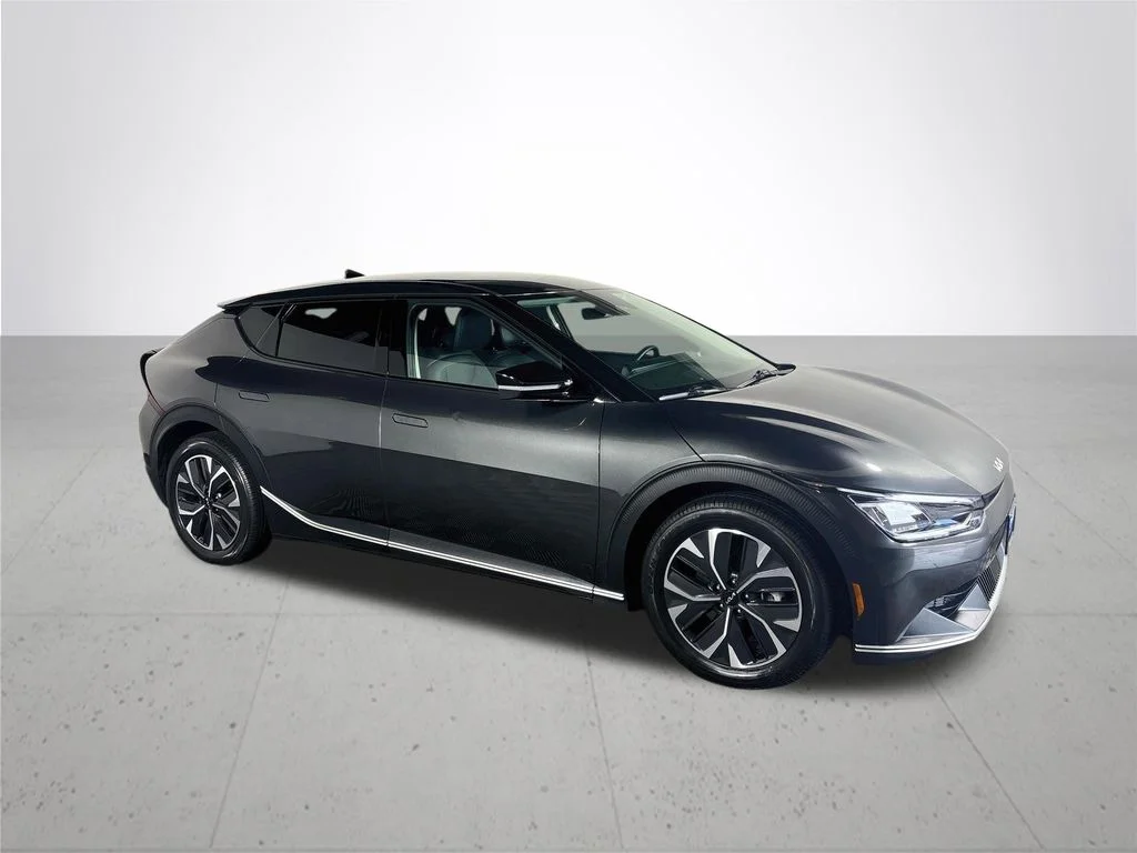 Used 2024 Gray Kia Light image 4
