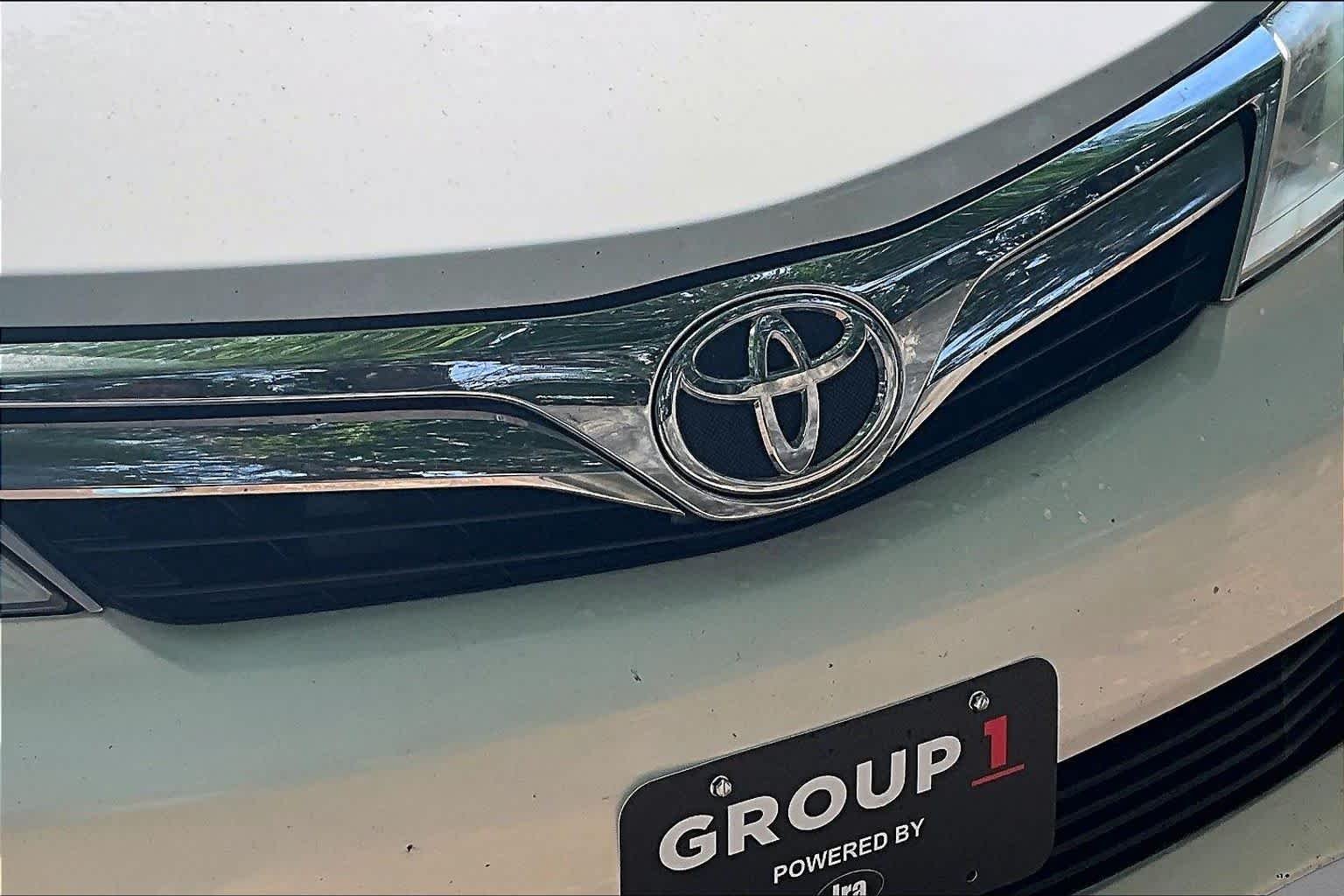 Used 2012 Super White Toyota LE image 26