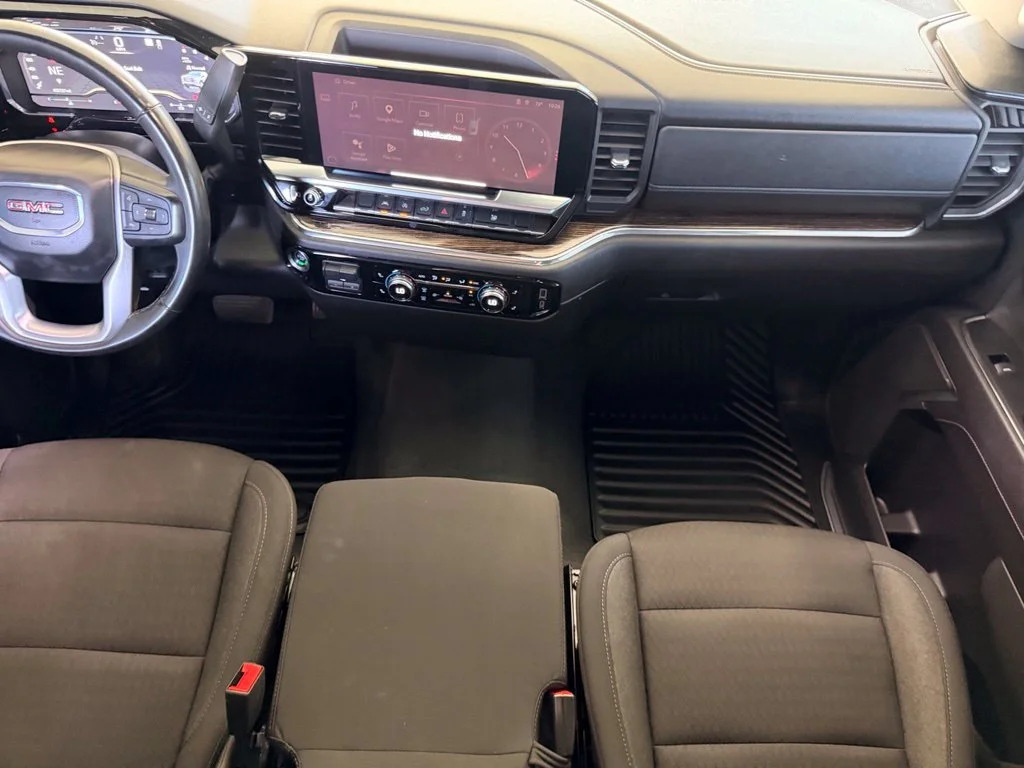 Used 2023 White GMC Elevation image 17