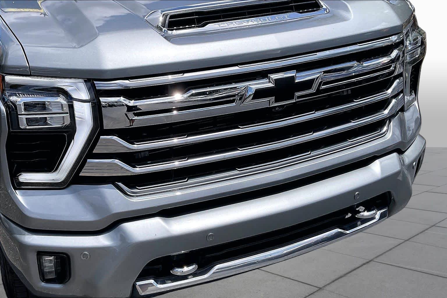 Used 2025 Sterling Gray Metallic Chevrolet High Country image 29