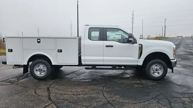 New 2026 Oxford White Ford XL image 4