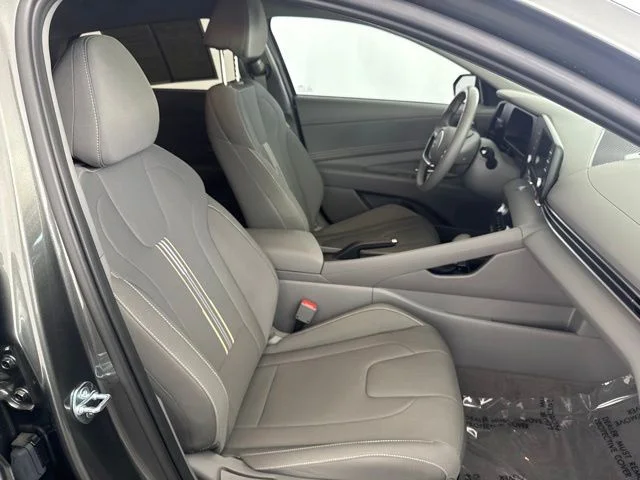 Used 2025 Gray Hyundai SEL Sport image 26