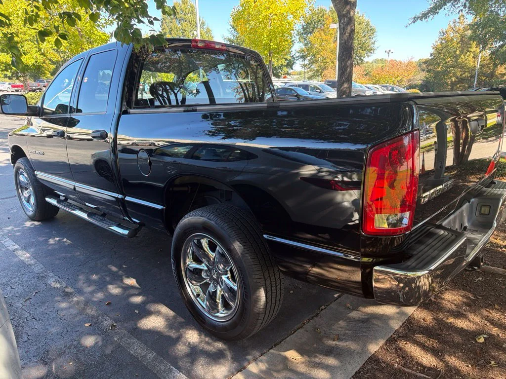 Used 2004 Black Dodge SLT image 3