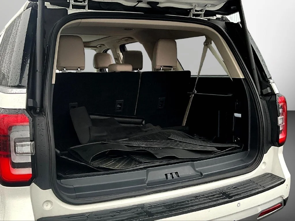 Used 2024 White Ford Limited image 6