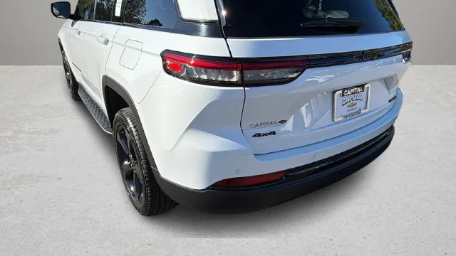 Used 2025 White Jeep Limited image 38