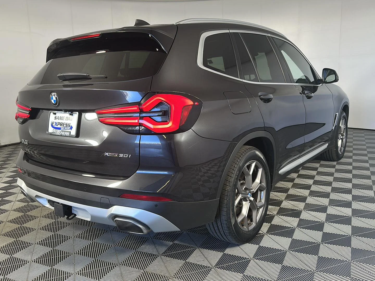 Used 2023 Dark Graphite Metallic BMW xDrive30i image 7