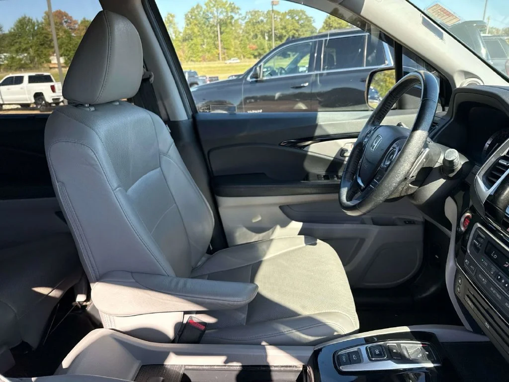 Used 2017 Blue Honda Elite image 16