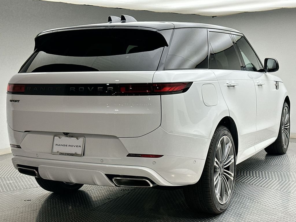 New 2026 Fuji White Land Rover Dynamic SE image 3