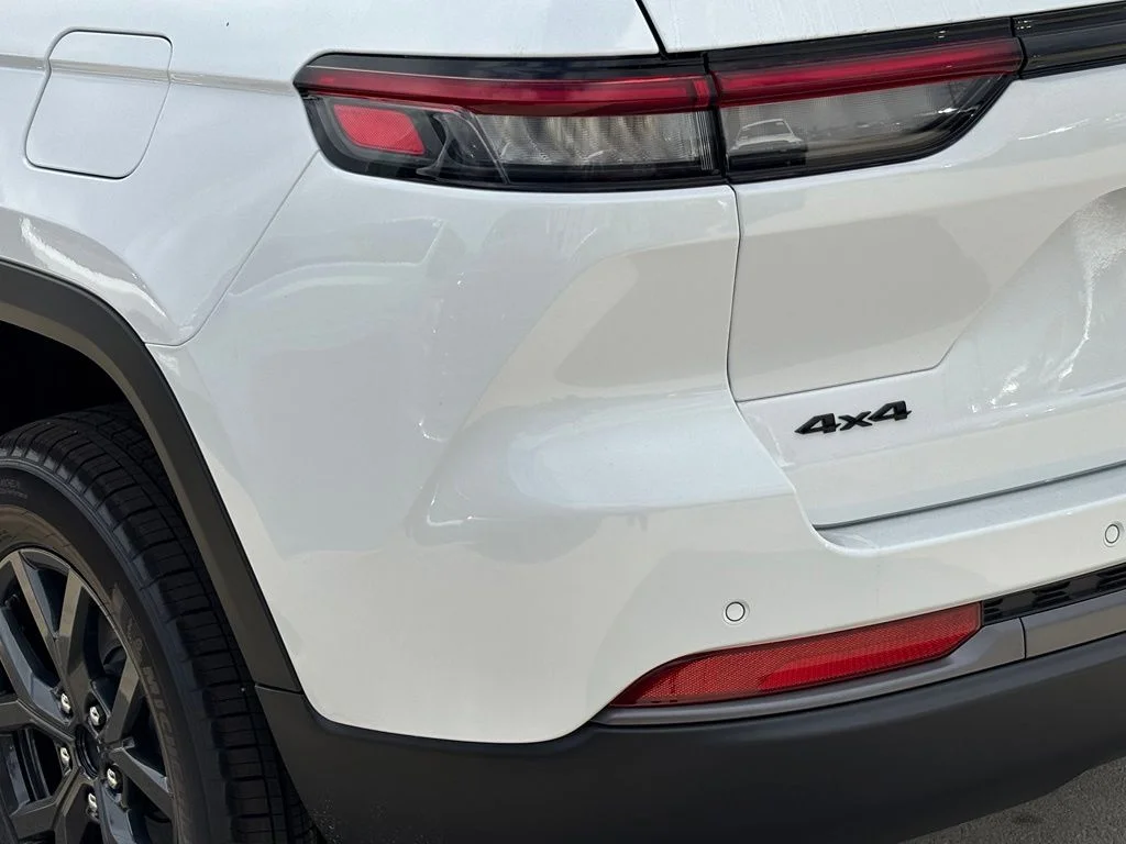 New 2027 Bright White Clearcoat Jeep Laredo Altitude image 5