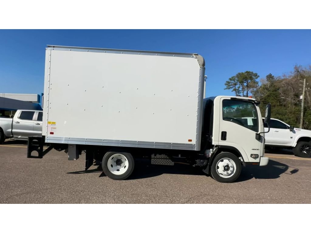 New 2024 Arc White Chevrolet MEDIUM ASH GRAY image 9