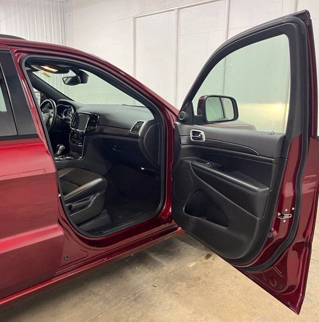 Used 2022 Red Jeep Laredo X image 17
