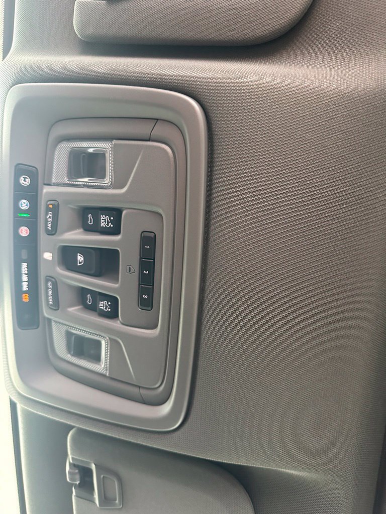 Used 2025 Summit White Chevrolet LTZ image 27