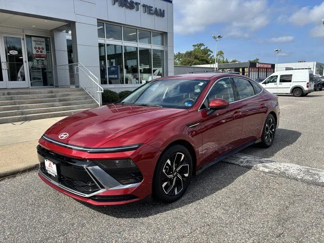 Used 2024 Red Hyundai SEL image 2