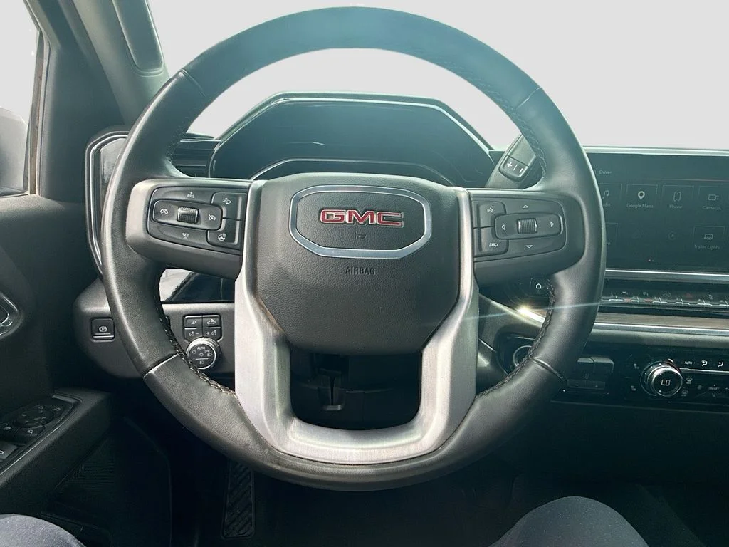 Used 2025 White GMC SLT image 12