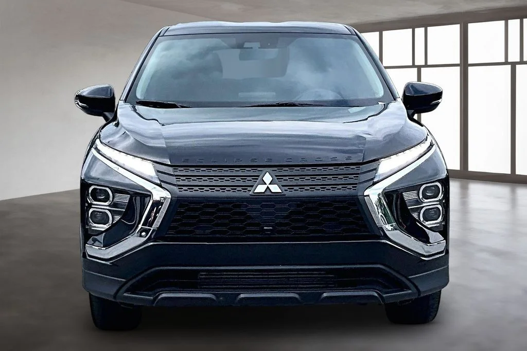Used 2024 Black Mitsubishi LE image 4