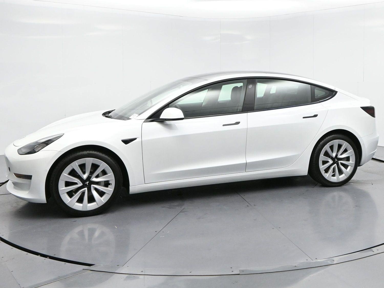 Used 2022 Pearl White Multi-Coat Tesla Base image 4